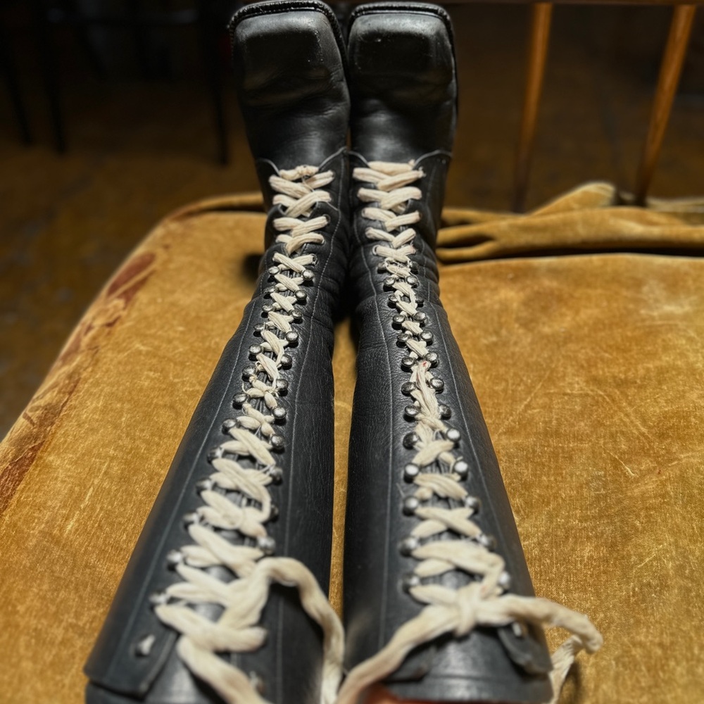 1960’s/70’s soft black leather lace up boots with box toe. Size 7